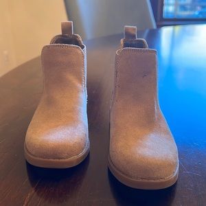 Girls (preschooler) suede boots from H&M. Never been worn but some marks noted.